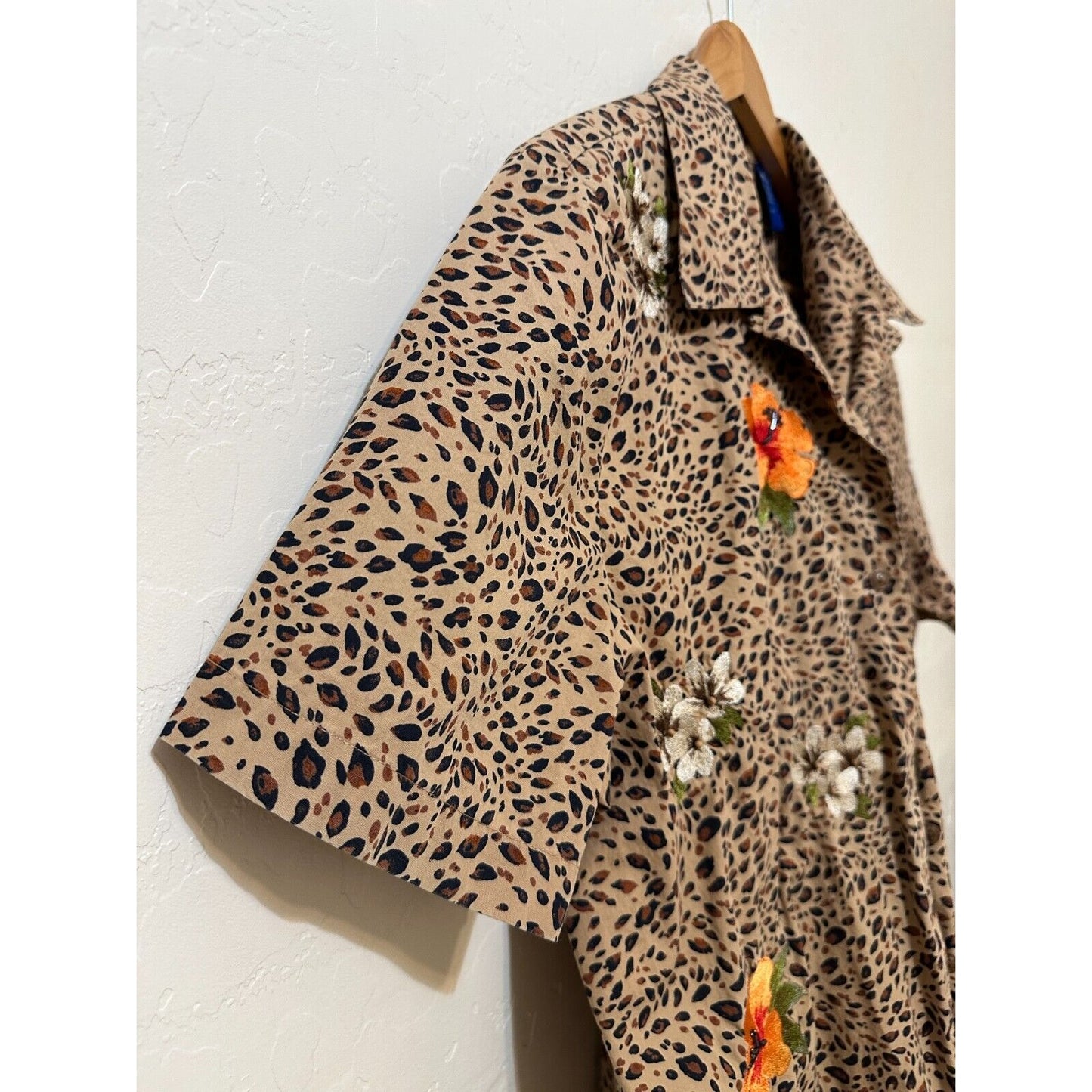 Karen Scott Embroidered Animal Print Top L Floral Hawaiian Aloha Beachy Travel