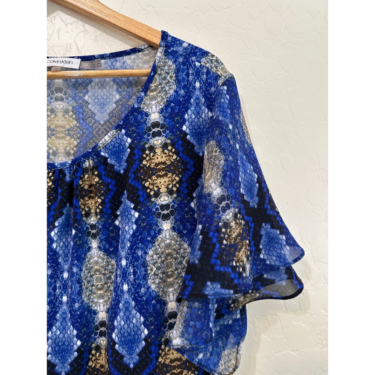 Calvin Klein Woman Snakeprint Top Size 1X Office Career Flutter Sleeve 90s Aztec