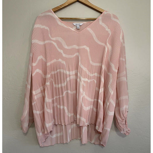 Nine West Woman Accordian Pleated Top Size XL Abstract Artsy V neck Y2K Feminine