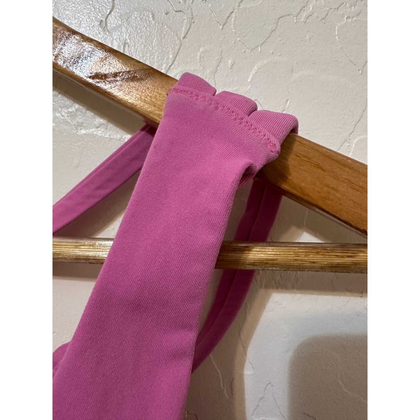 Lululemon Pink Sports Bra Size M Active Workout Yoga Gym Running Scoop Neck