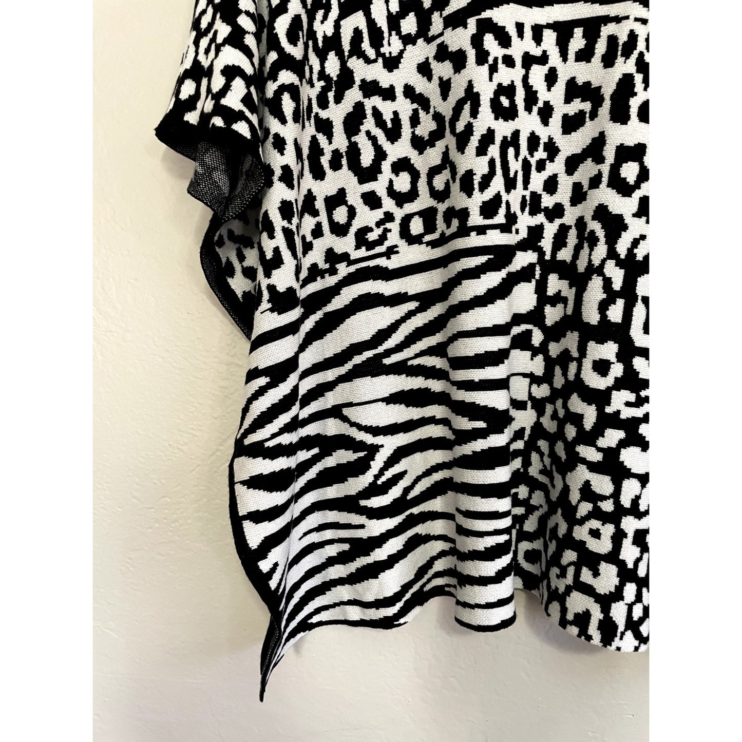 Investments Womans Animal Print Poncho Top Size S/M Oversized Artsy Maximalist