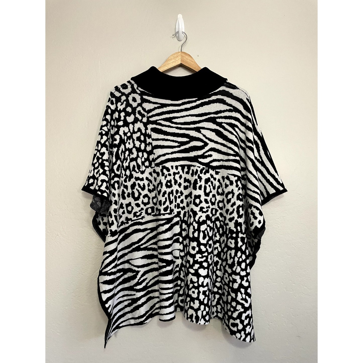 Investments Womans Animal Print Poncho Top Size S/M Oversized Artsy Maximalist