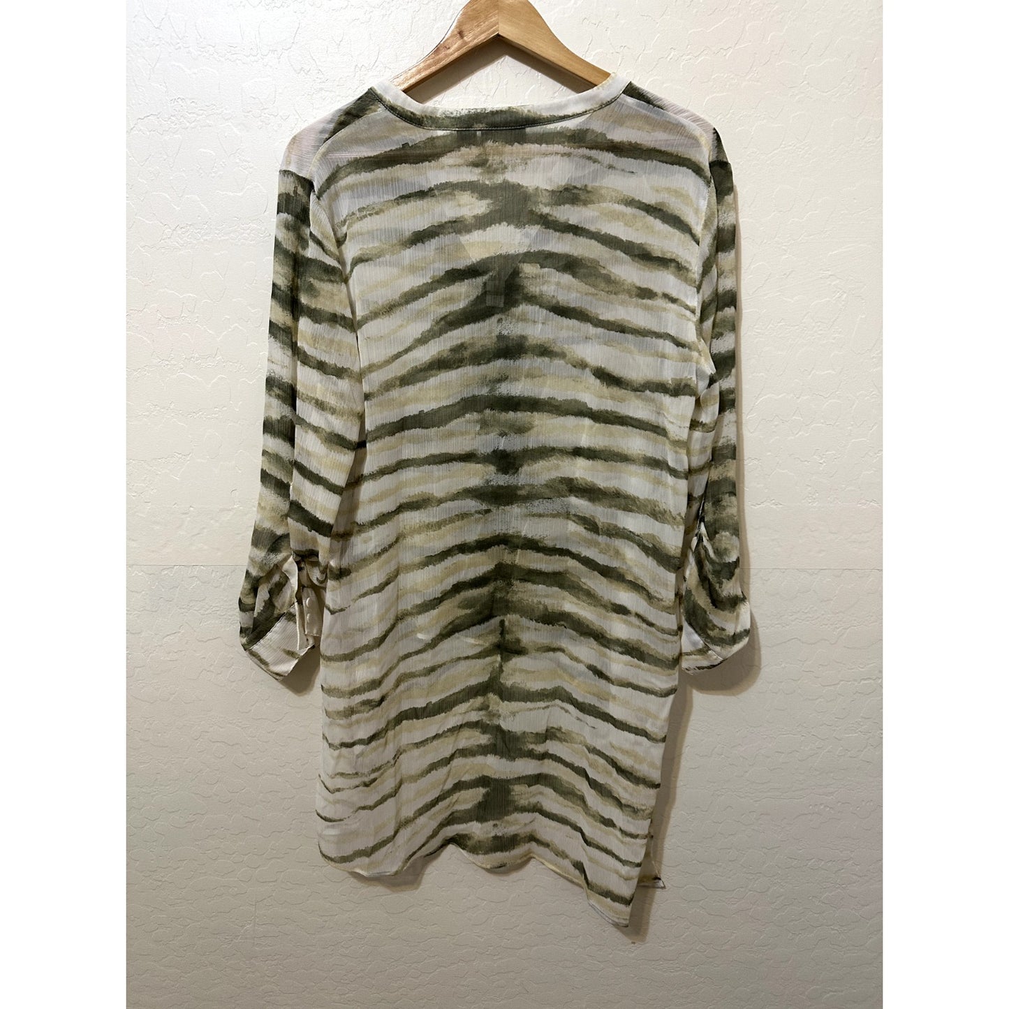 Chicos Womans Long Lined Sheer Top Size 2 Animal Print Office Beachy Vacation