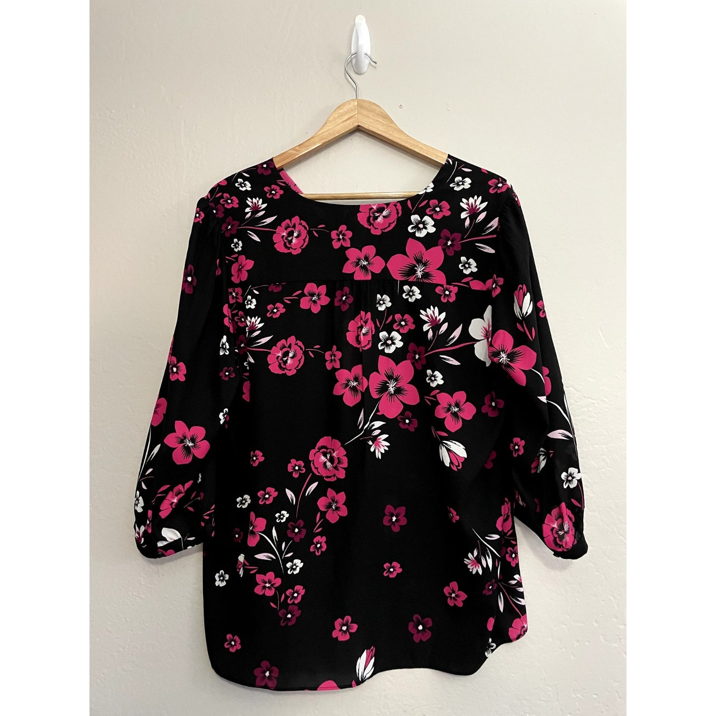 Elle Womans Floral Top Size 2X 3/4 Sleeve V neck Whimsigoth Floral Academia Work