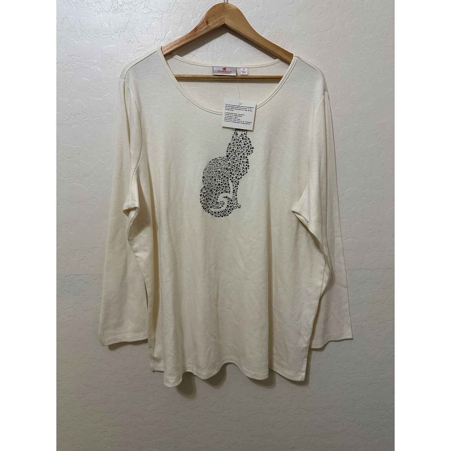 Quacker Factory Womans Top Size 2X Cat Embroidered Rhinestone Bling Meow Casual